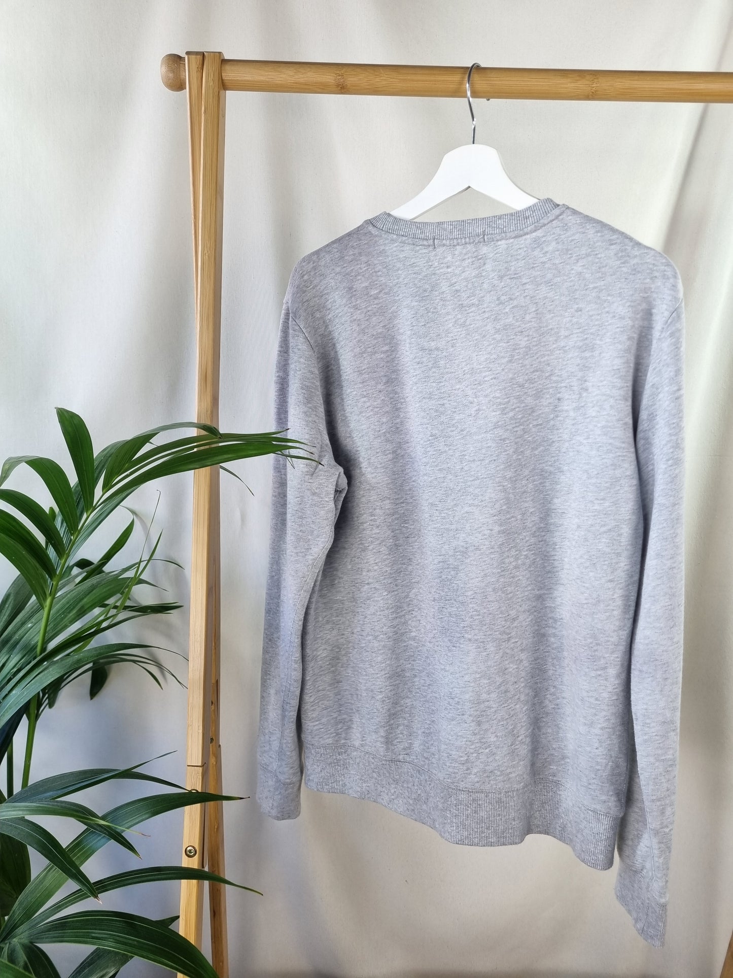 Calvin Klein front logo sweater maat L