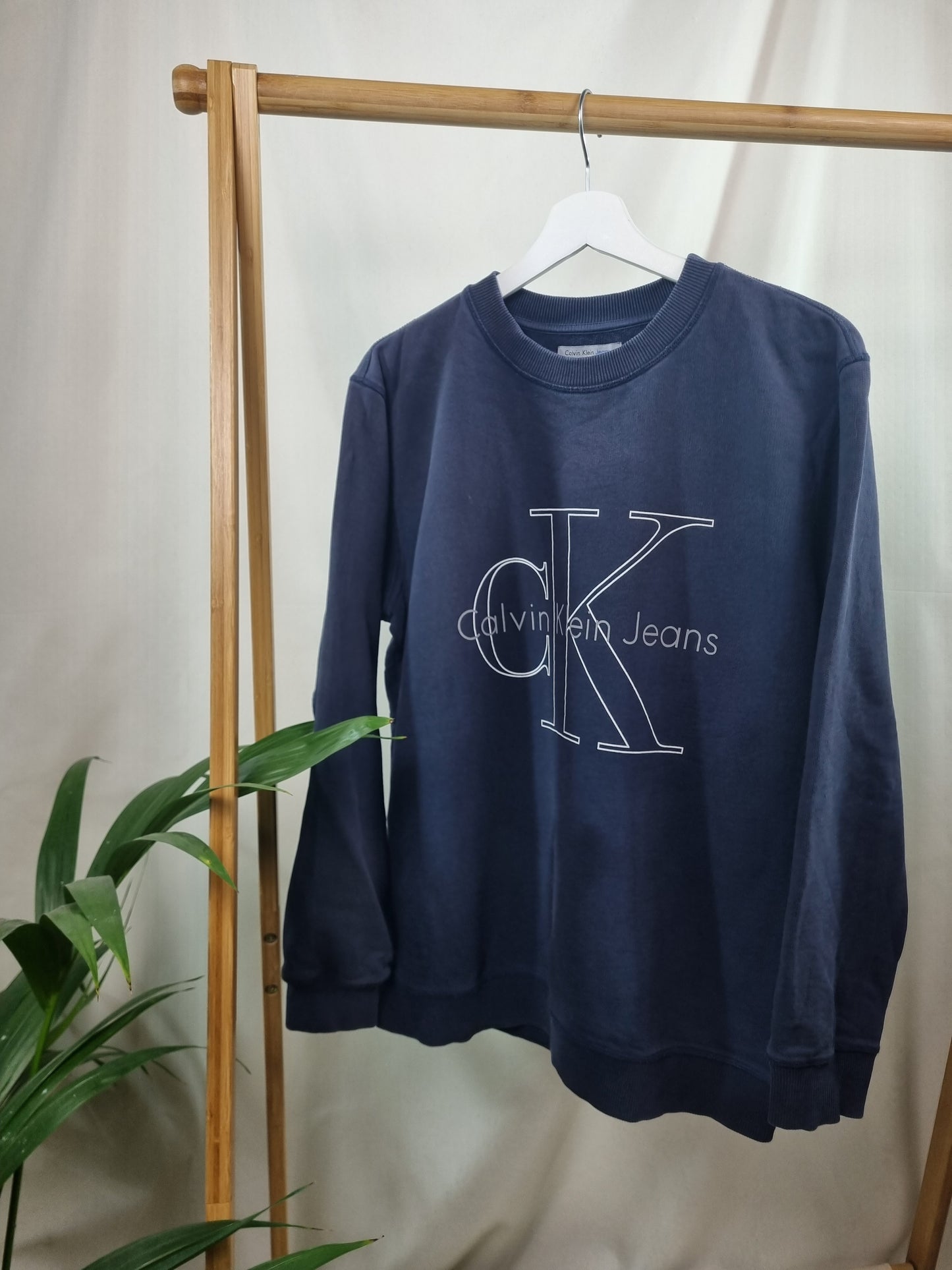Calvin Klein front logo sweater maat L