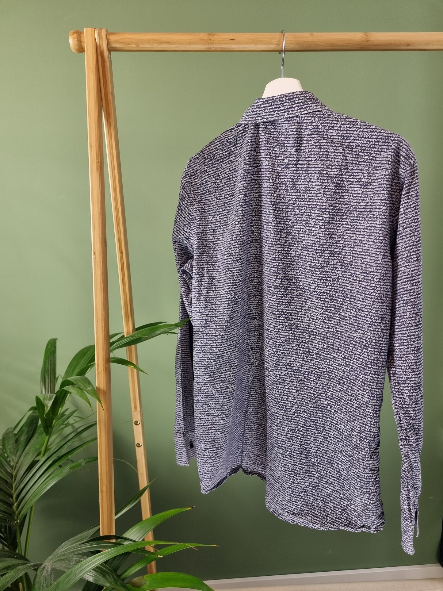 Hugo Boss allover text slim fit shirt maat L