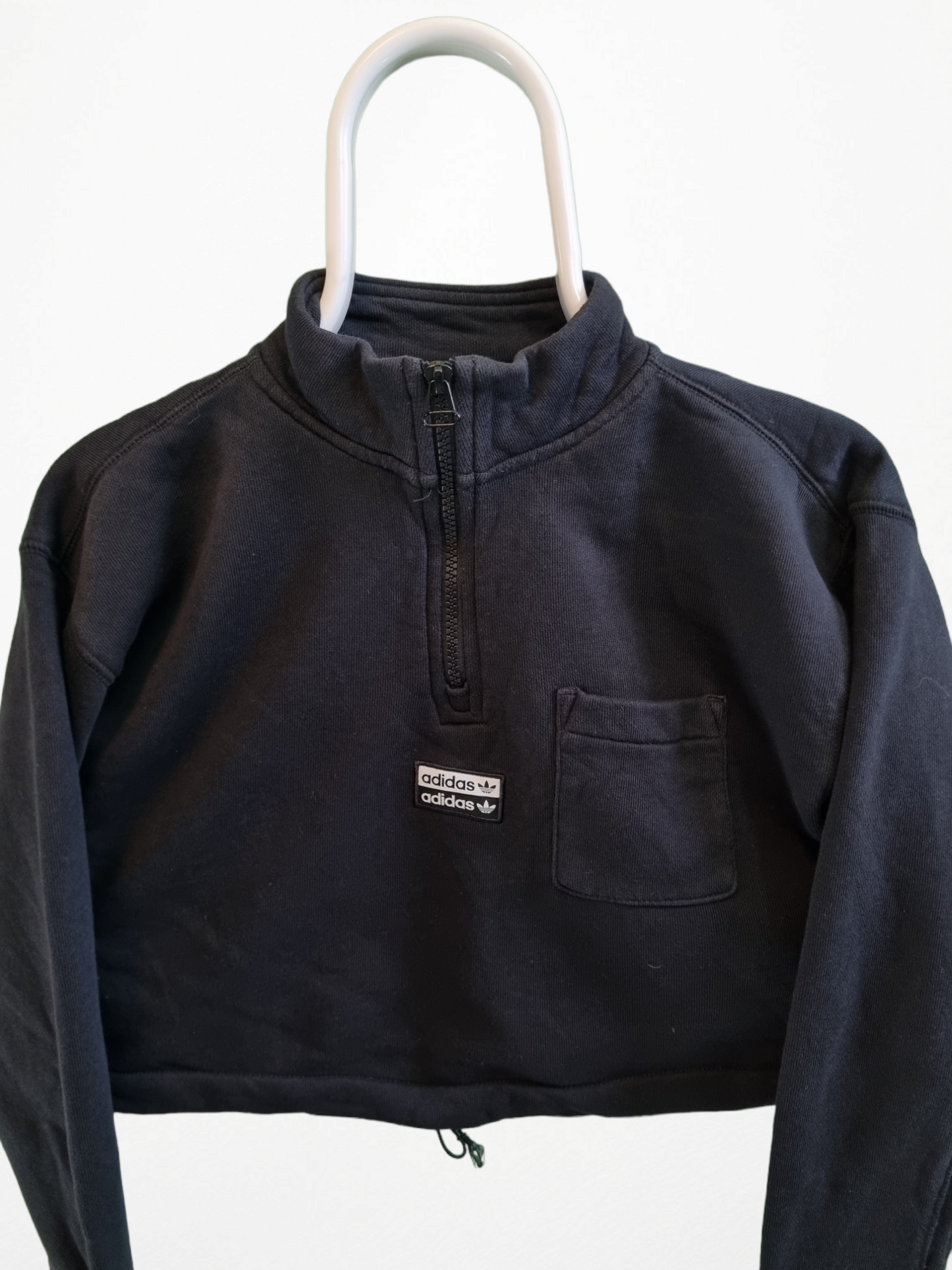 Adidas cropped center logo sweater maat XS