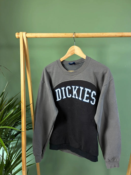 Vintage Dickies spell out rework sweater maat M