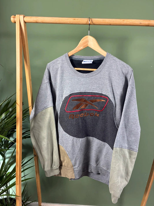 Vintage Reebok logo rework sweater maat L