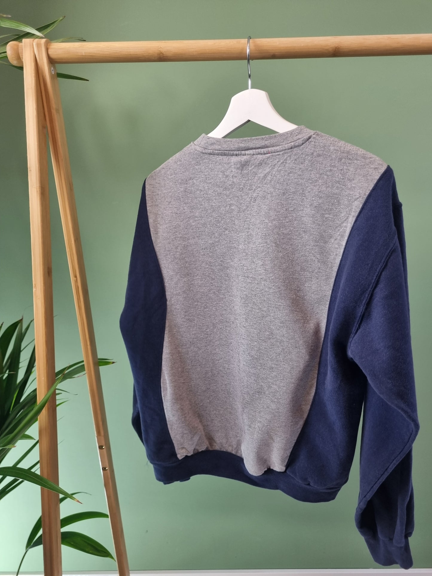 Nike reworked spell out sweater maat M