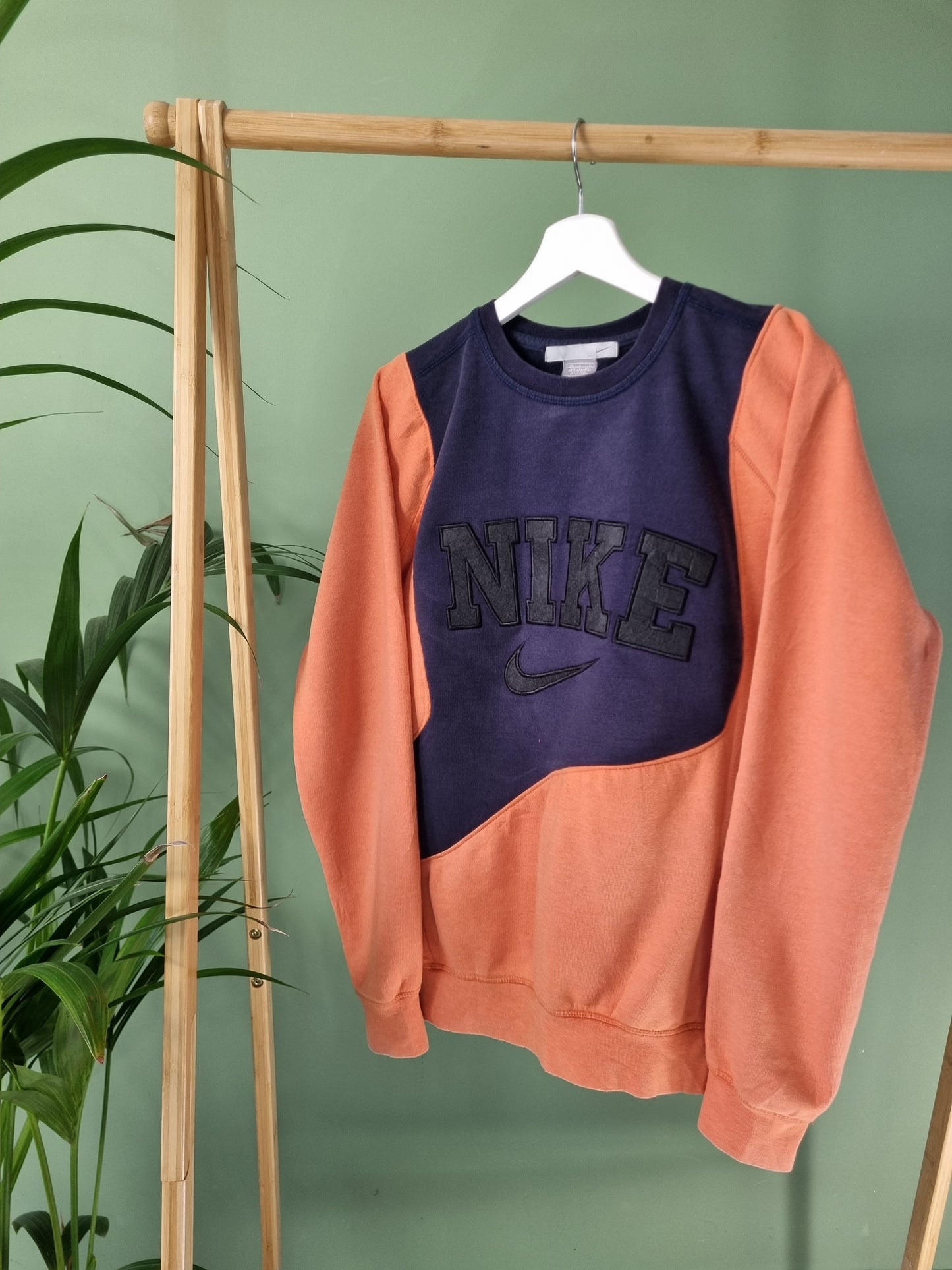 Nike reworked spell out sweater maat M