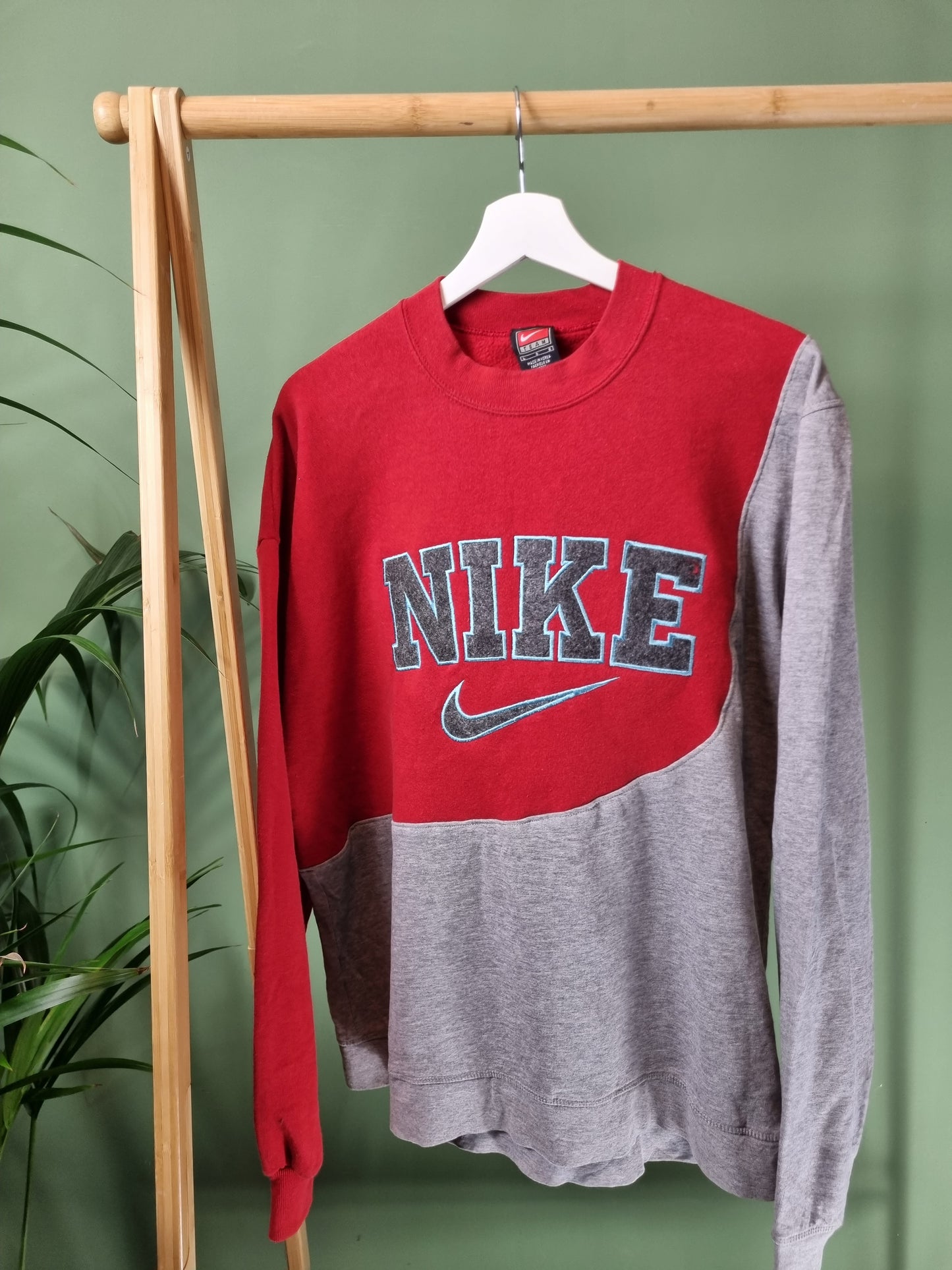 Nike reworked spell  out sweater maat M