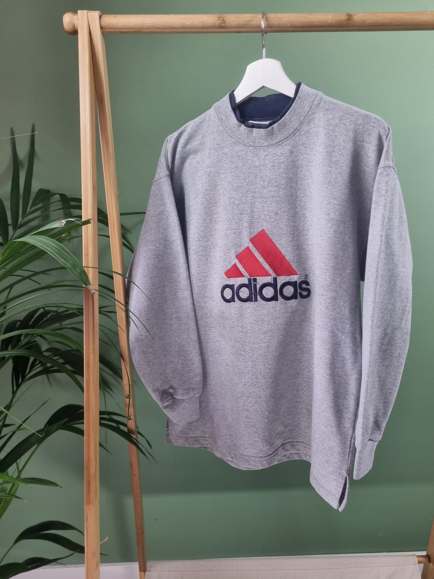 Adidas 80s front logo sweater maat L
