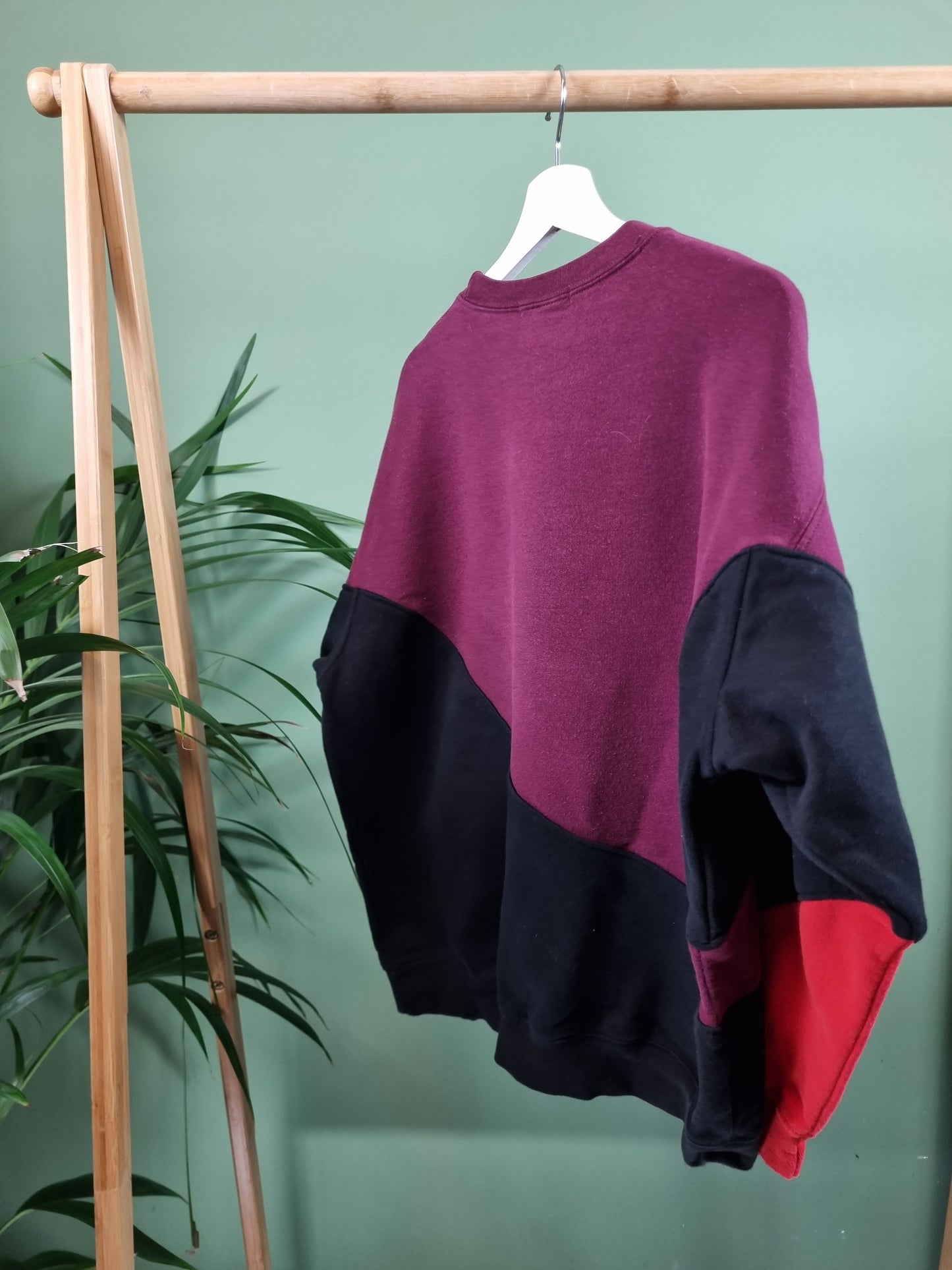 Nike spell out reworked sweater maat M L