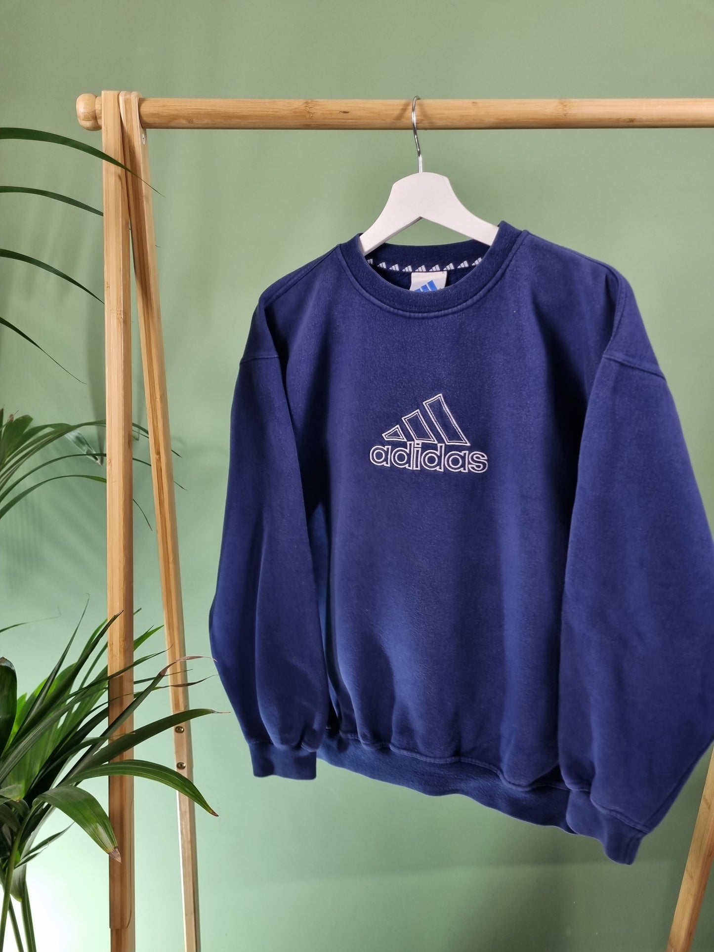 Adidas 90s front logo sweater maat S
