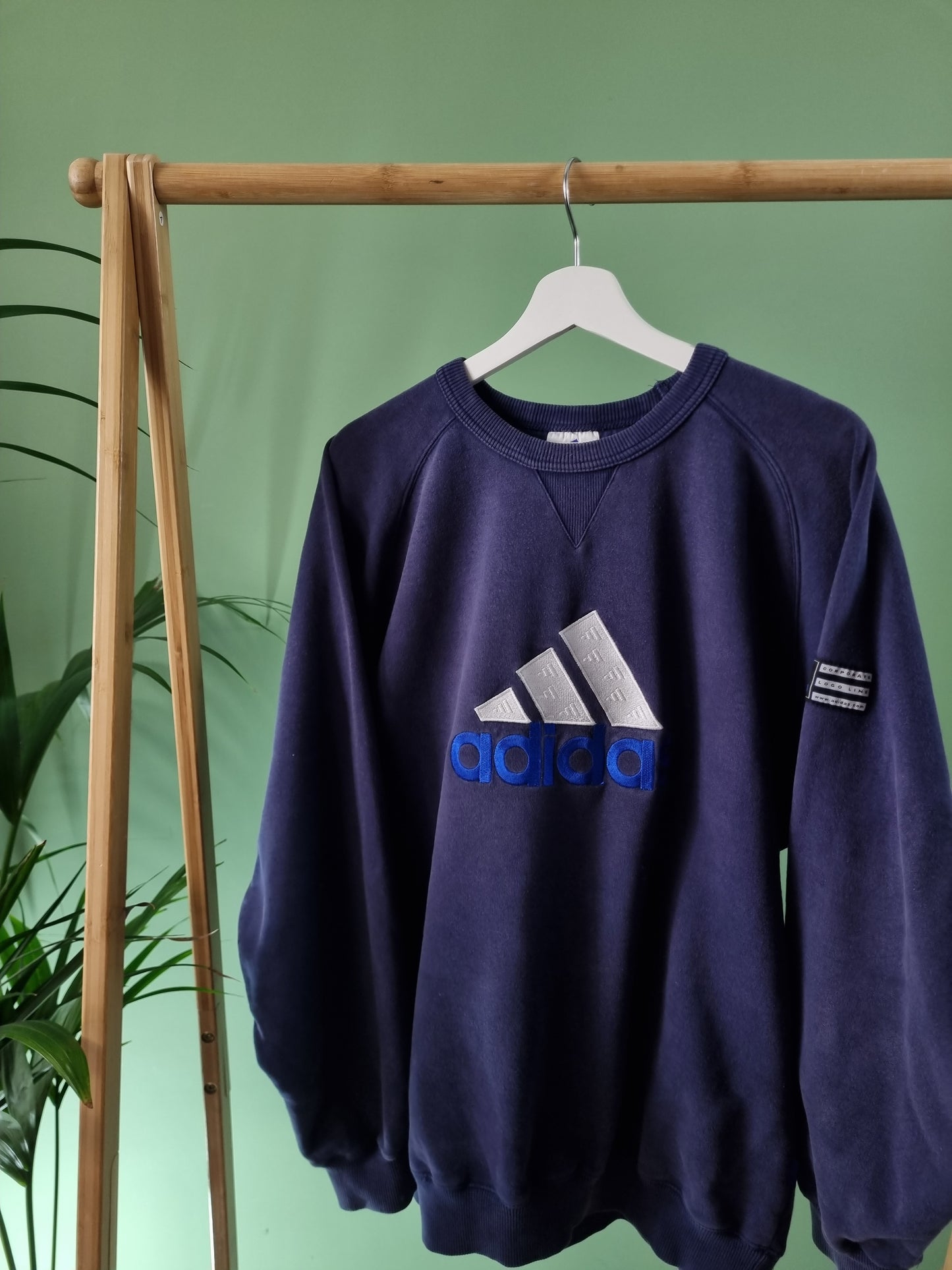 Adidas 90s logo sweater maat M