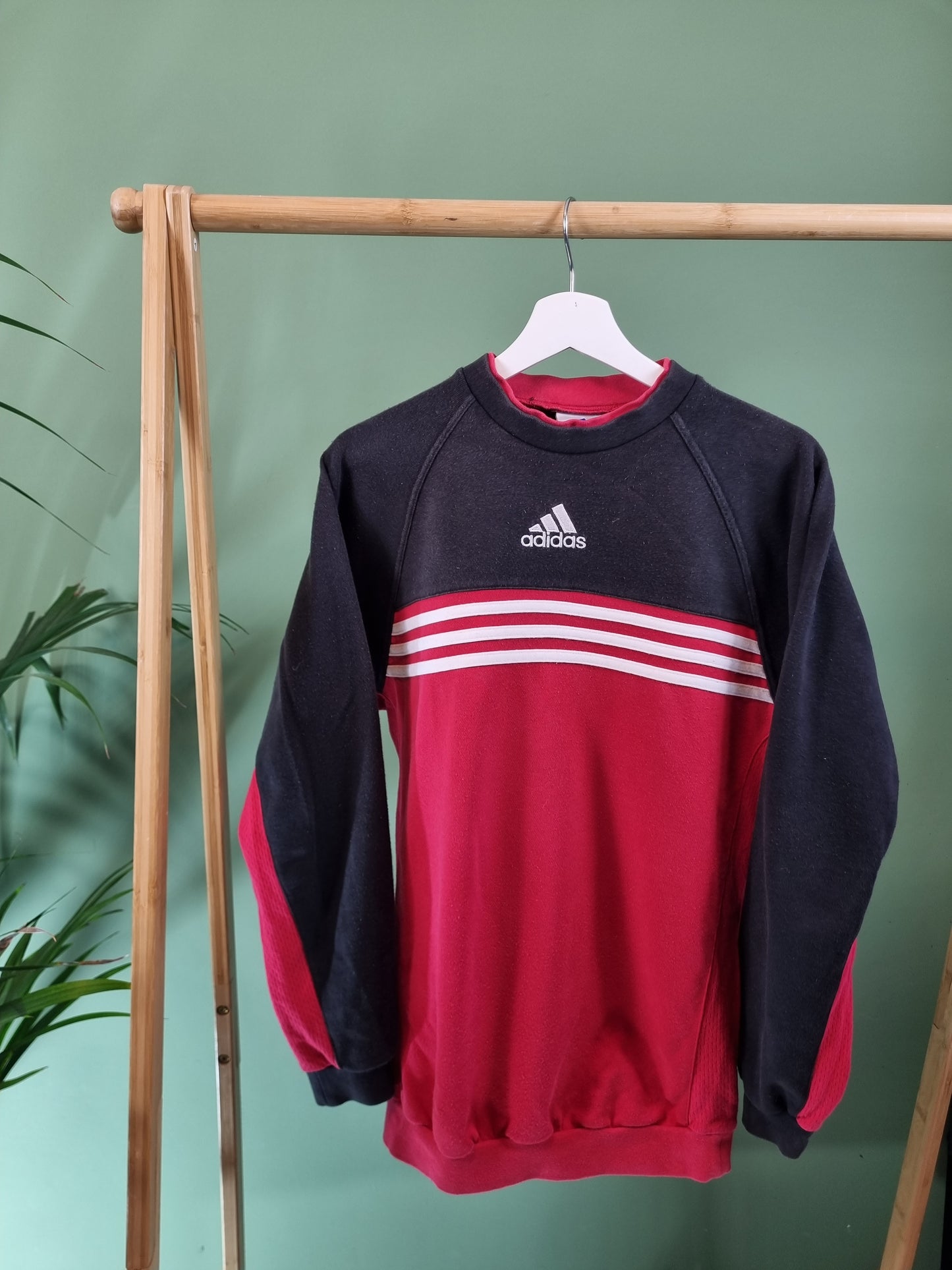 Adidas 90s center logo sweater maat S