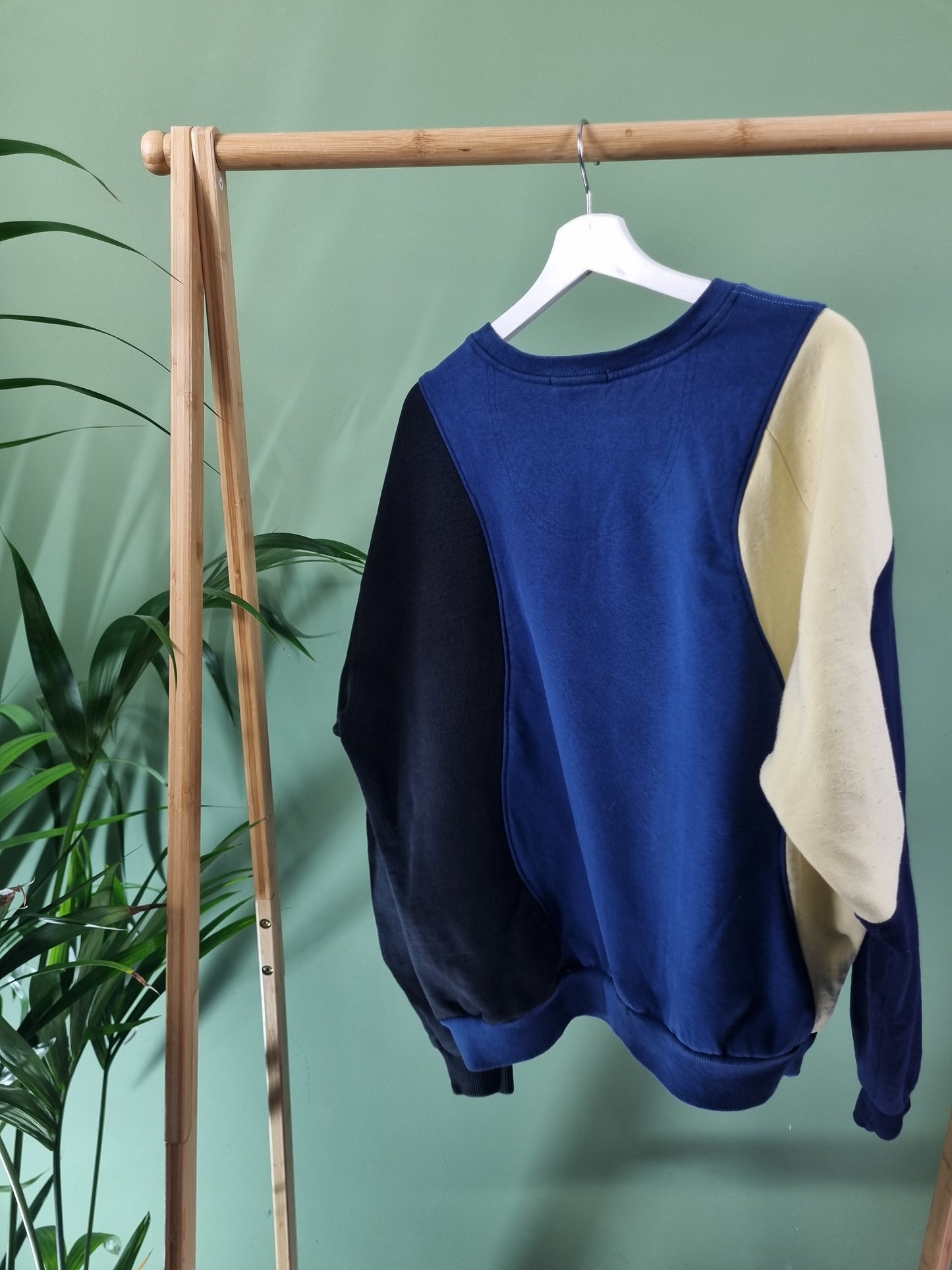 Nike chest logo rework sweater maat M