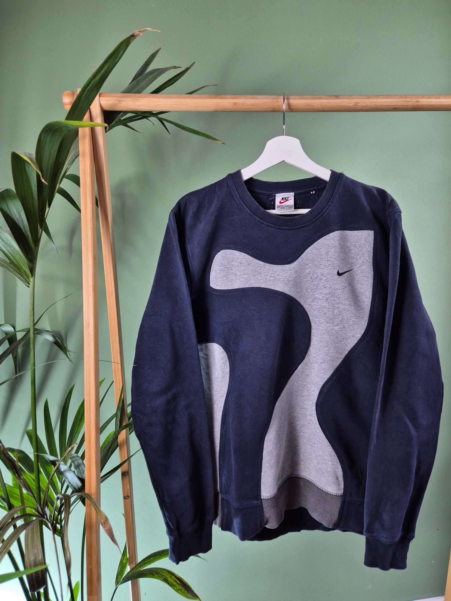 Nike 90s chest swoosh rework sweater maat M