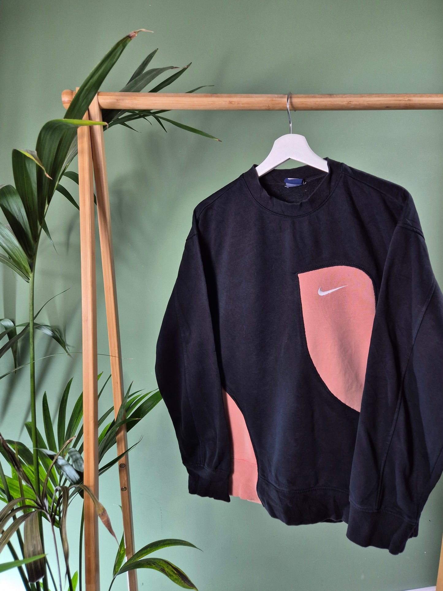 Nike chest swoosh rework sweater maat M