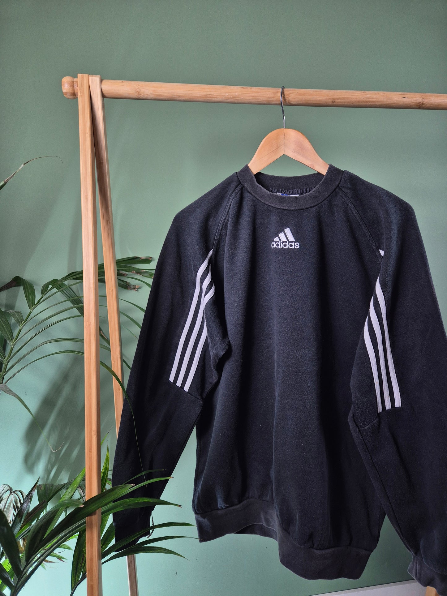 Adidas 90s center logo sweater maat L