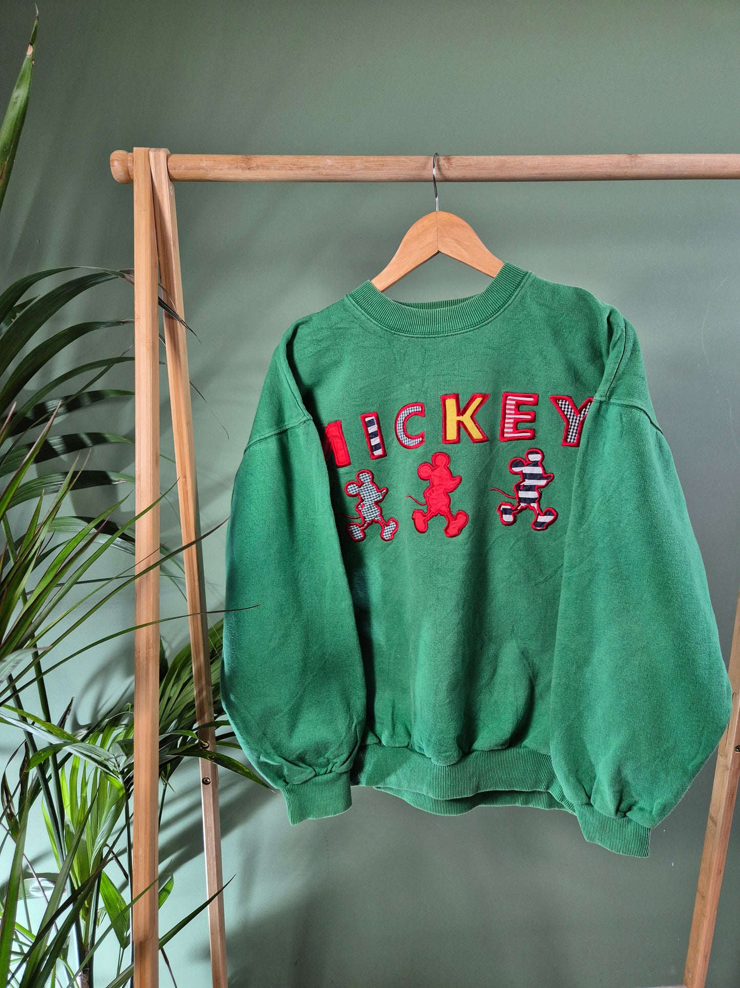Disney Mickey 90s sweater maat L