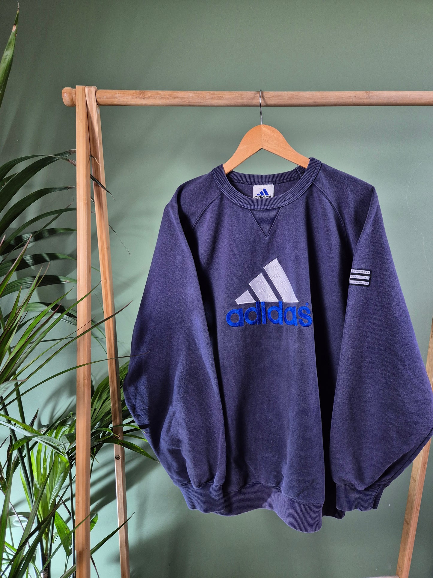 Adidas 90s front logo sweater maat L