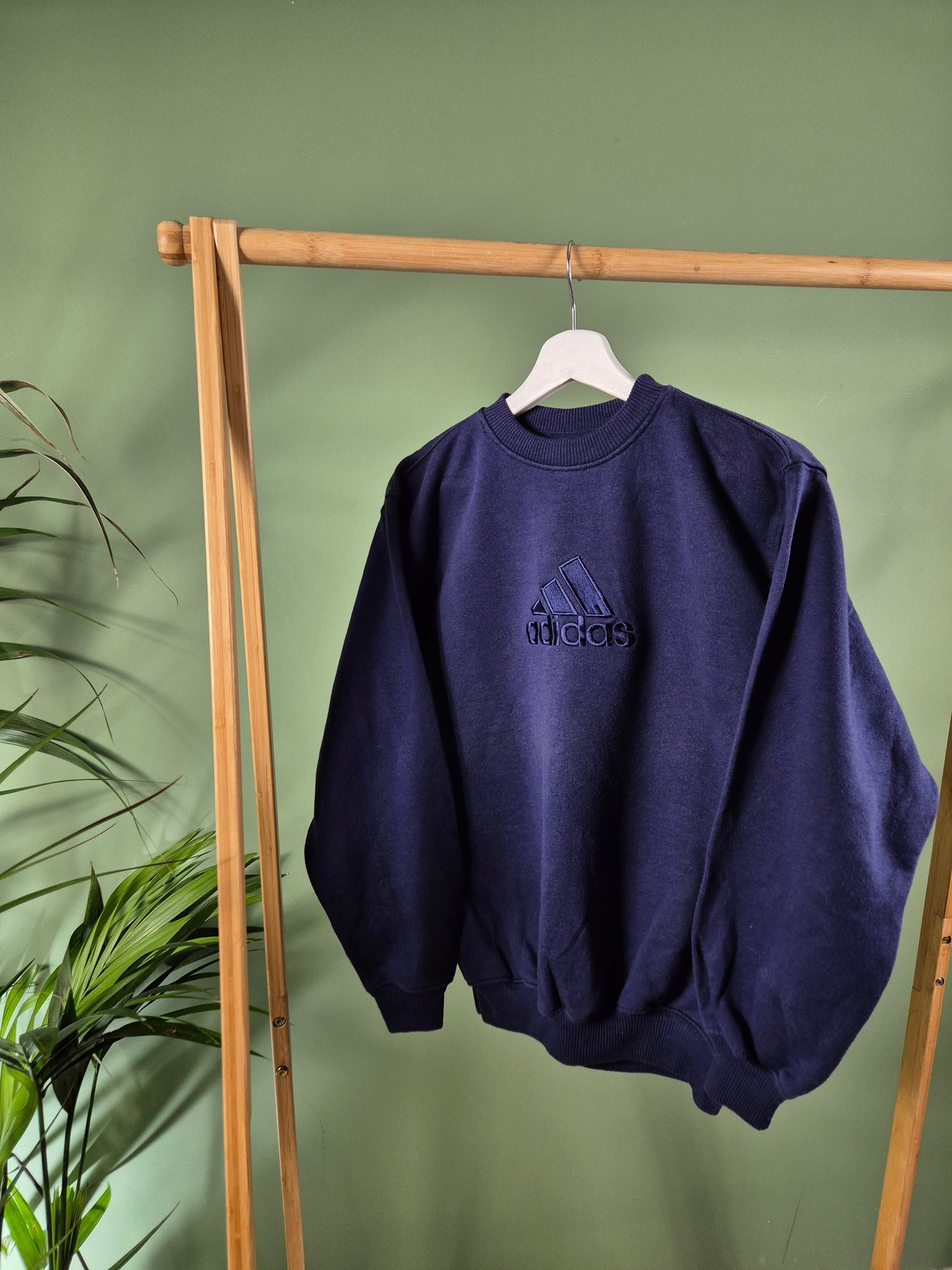 Adidas 90s front logo sweater maat S