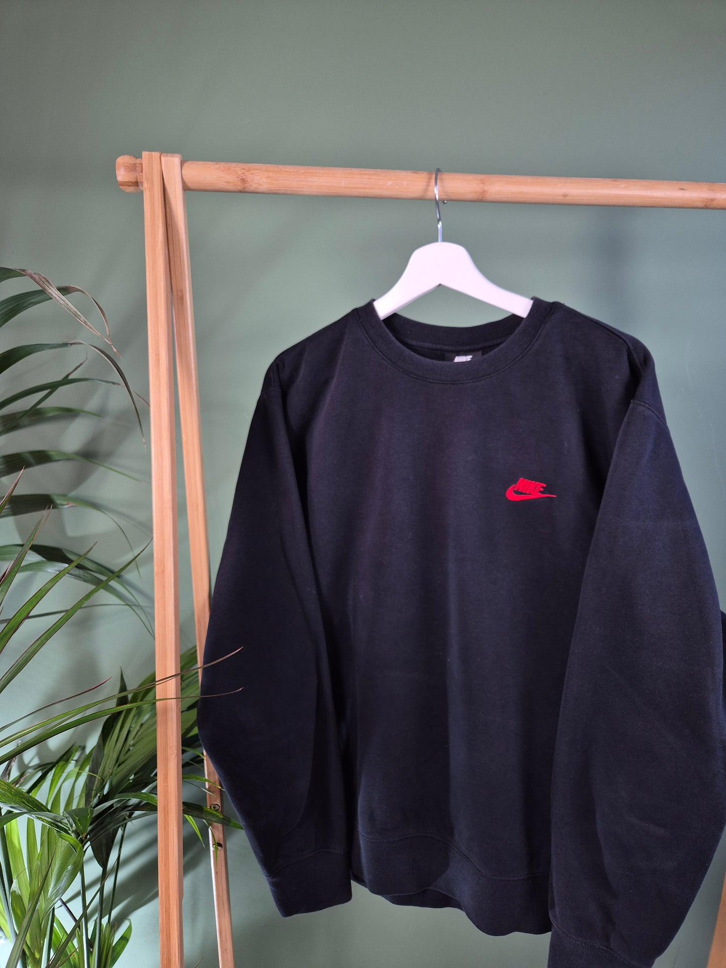 Nike chest logo sweater maat L