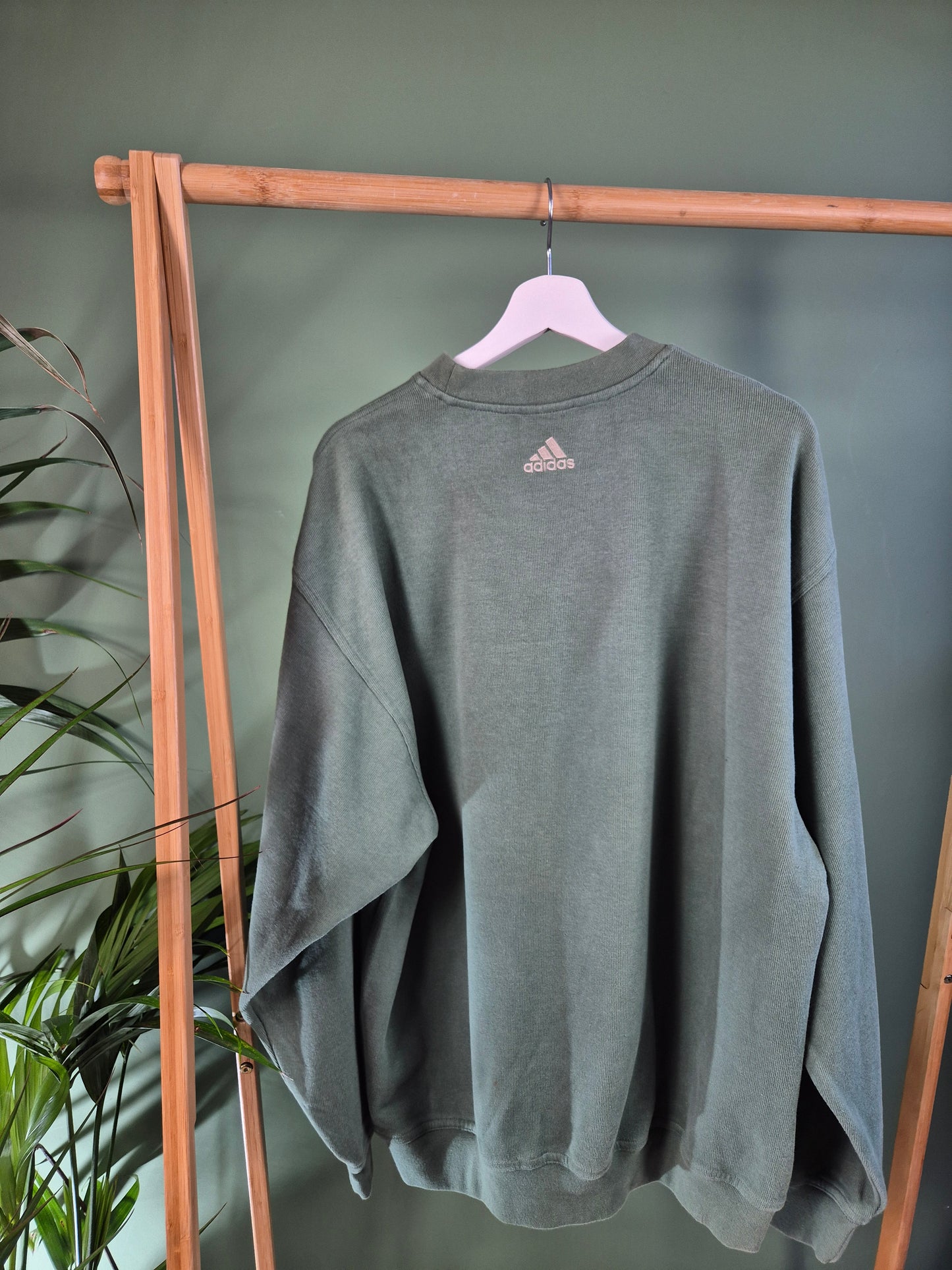 Adidas 90s front logo sweater maat XL