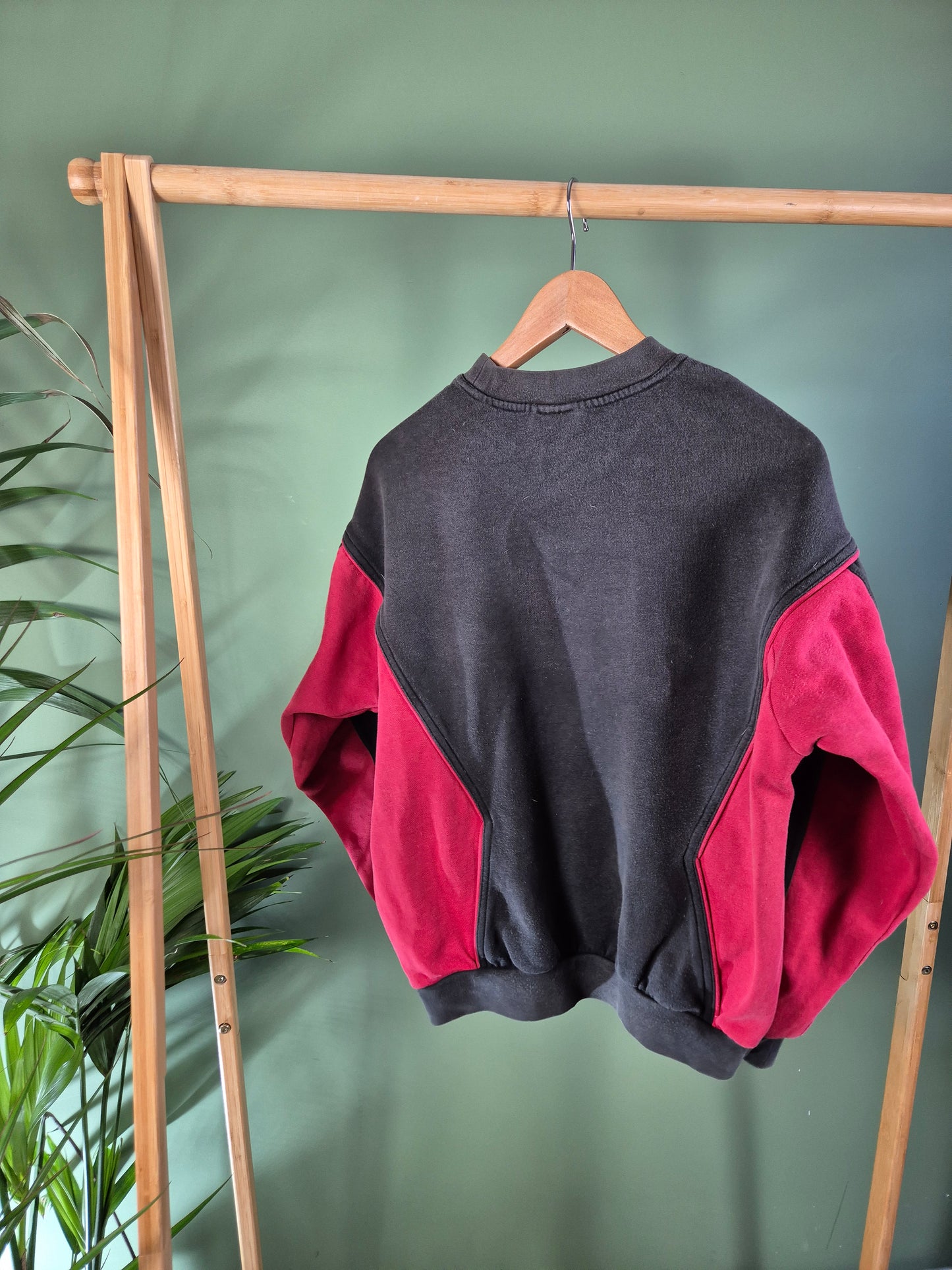 Adidas 90s chest logo sweater maat S