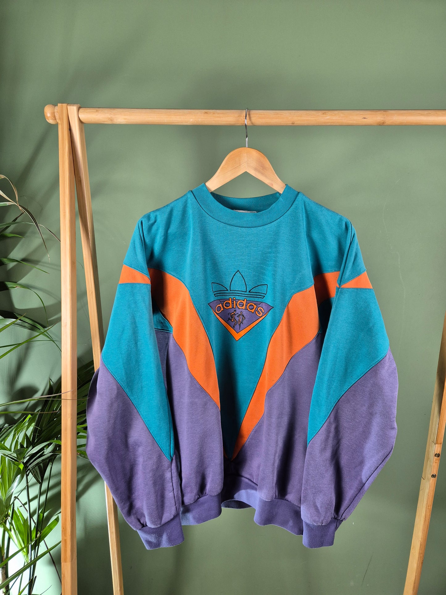 Adidas 80s front logo sweater maat L