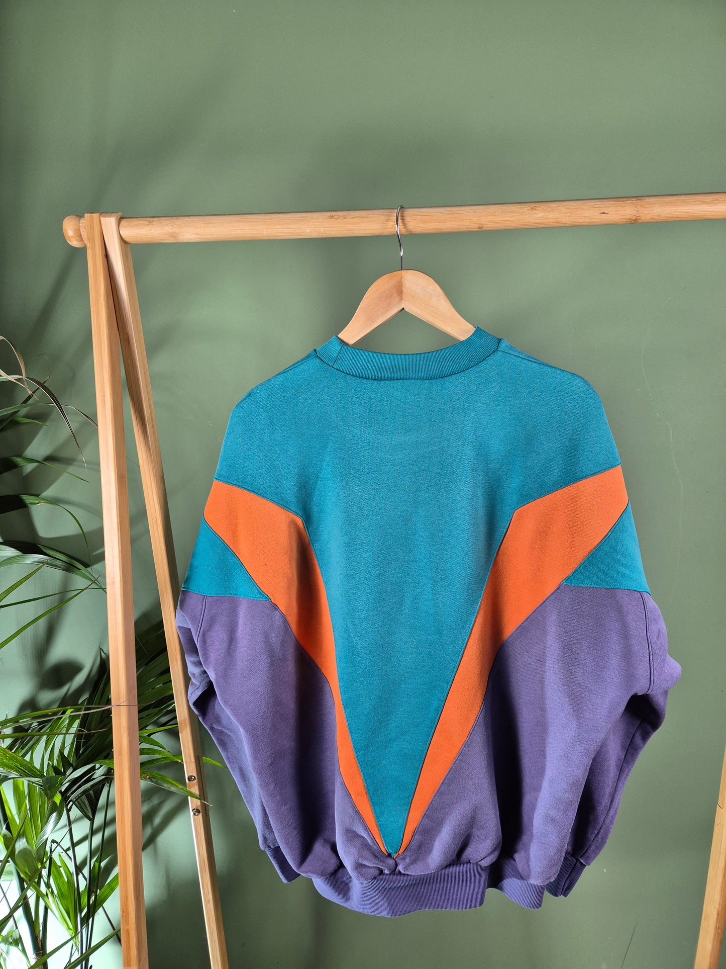 Adidas 80s front logo sweater maat L