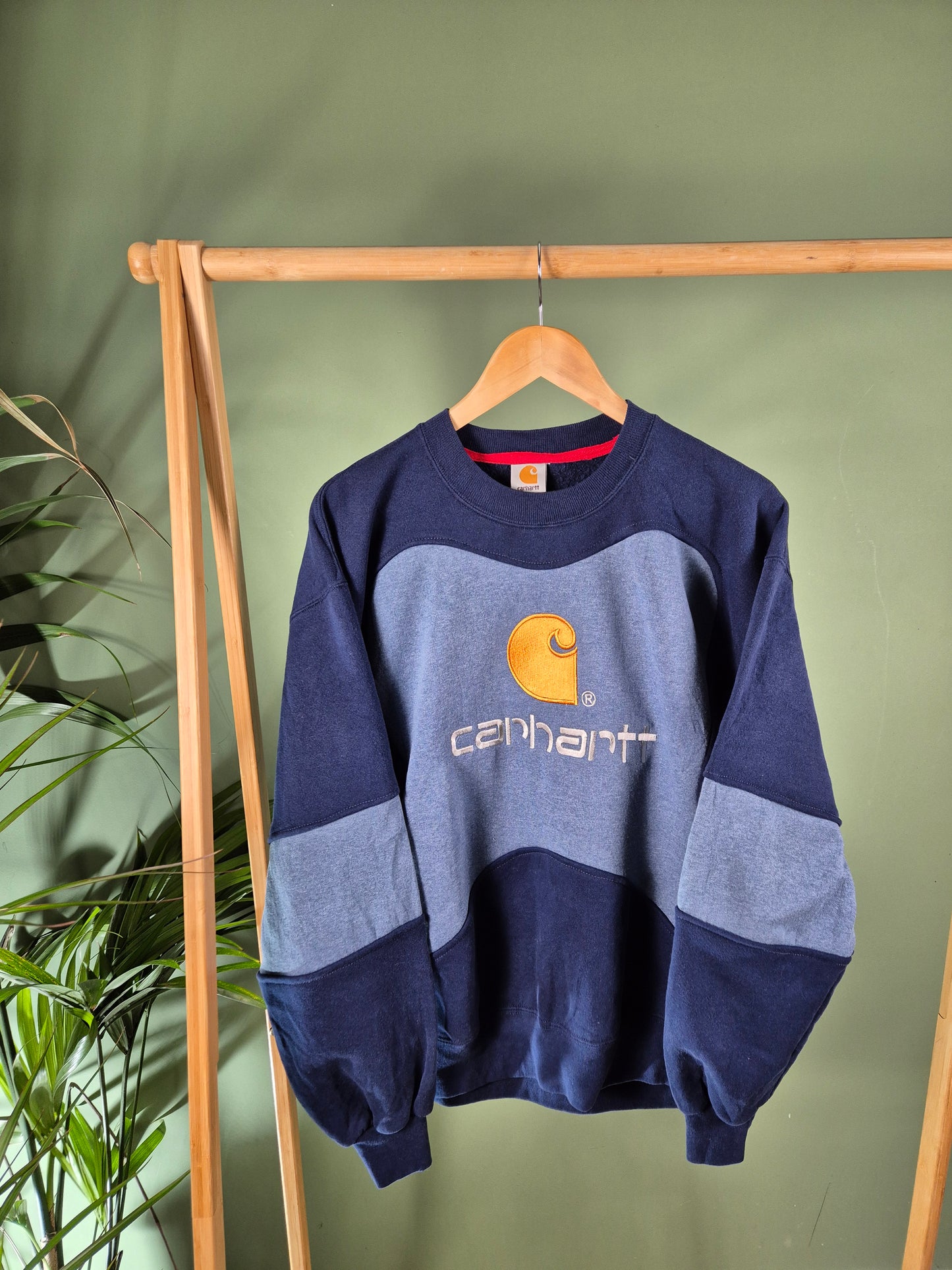 Carhartt big logo rework sweater maat L