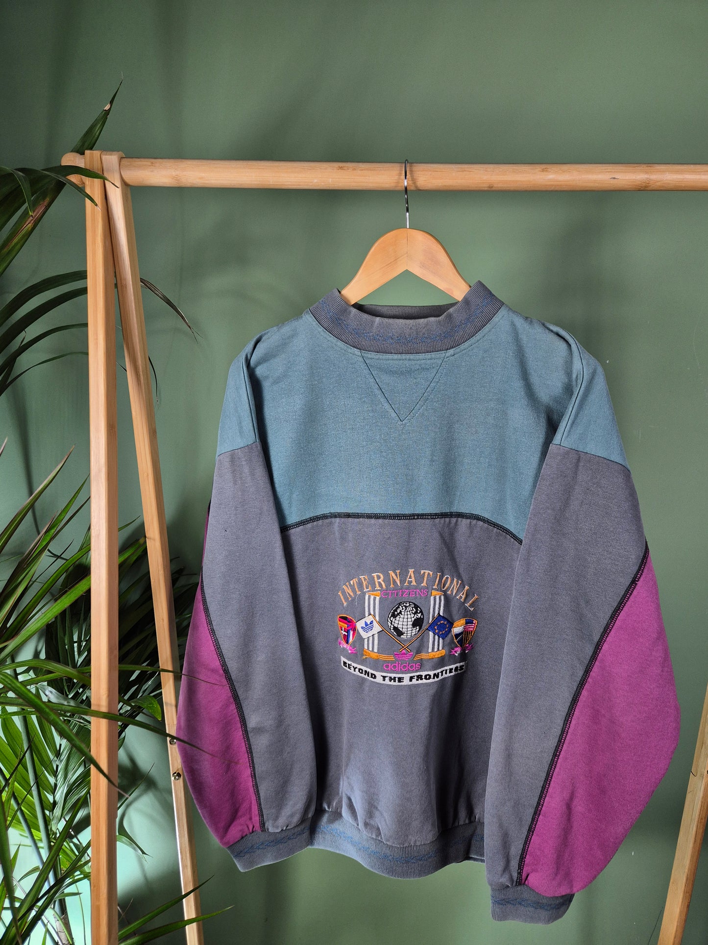 Adidas RARE 70s sweater maat L