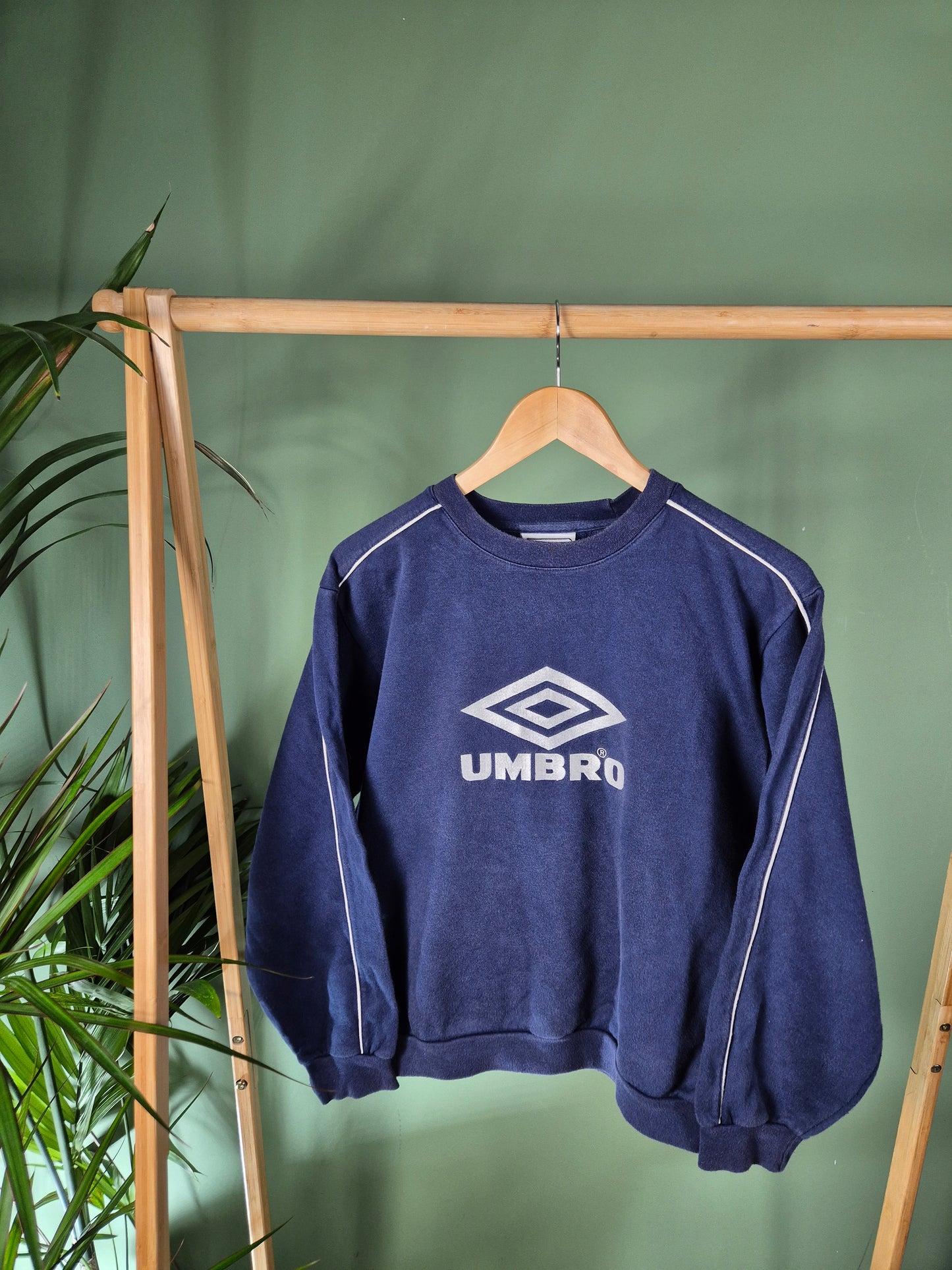 Umbro 90s front logo sweater maat S