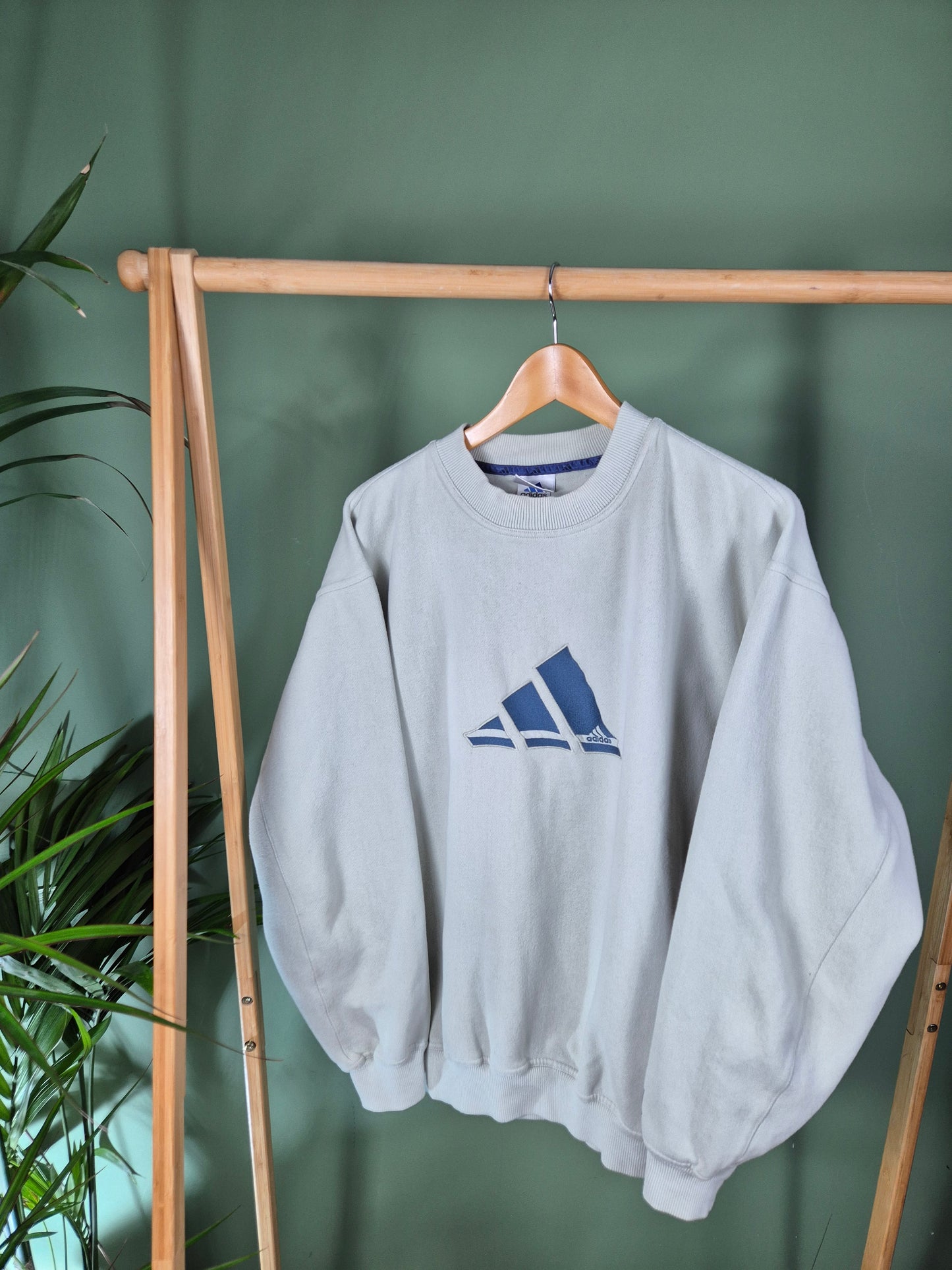 Adidas 90s front logo sweater maat L