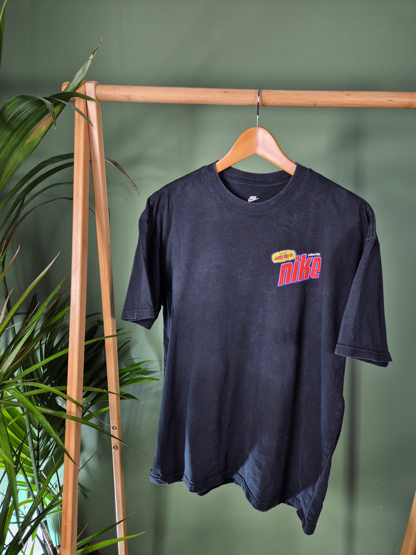 Nike back print tee maat M