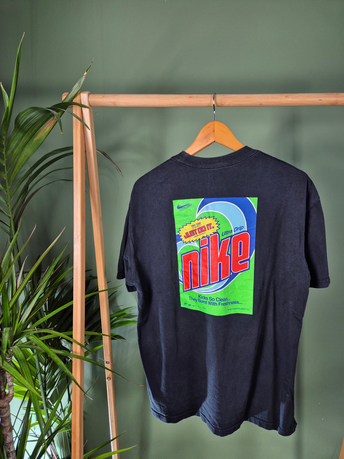 Nike back print tee maat M