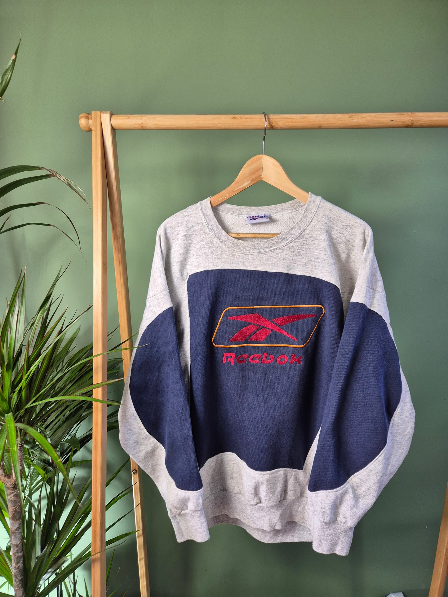 Reebok front logo rework sweater maat XL