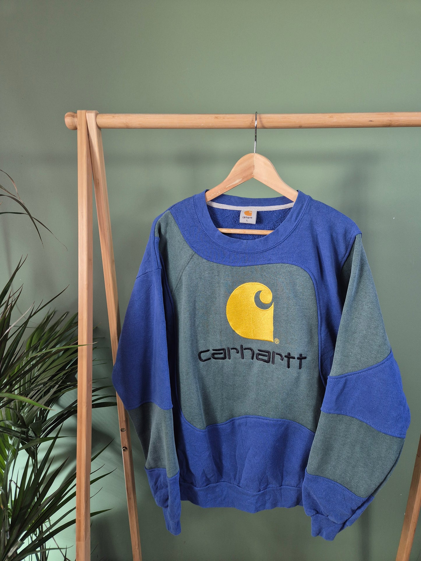 Carhartt big logo rework sweater maat L