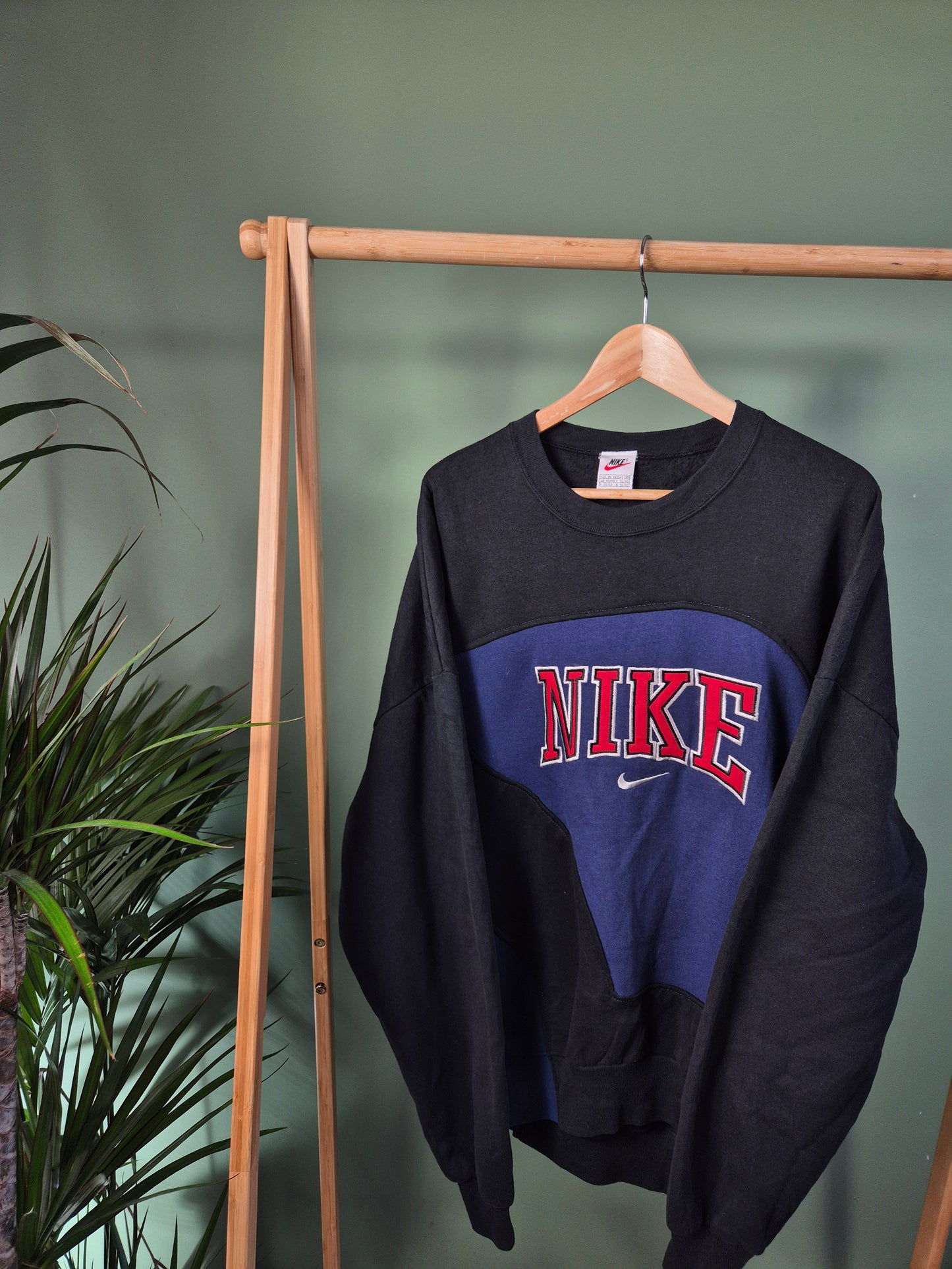 Nike 90s spell out rework sweater maat XL