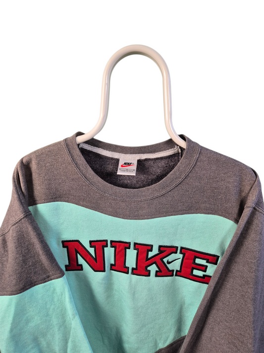 Nike 90s spel out rework sweater maat L