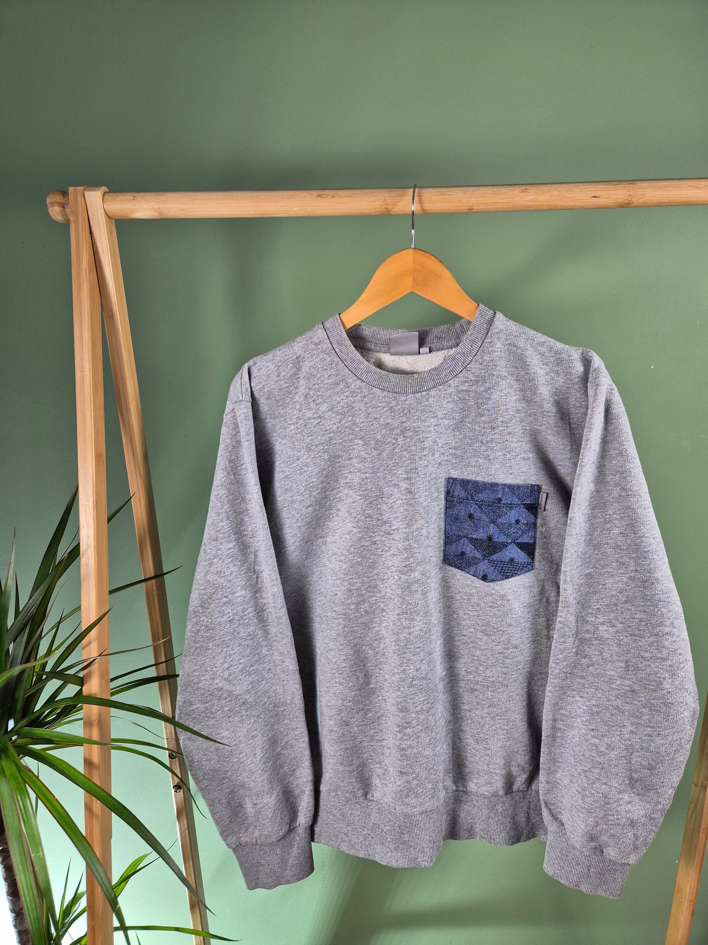 Carhartt chest pocket sweater maat M