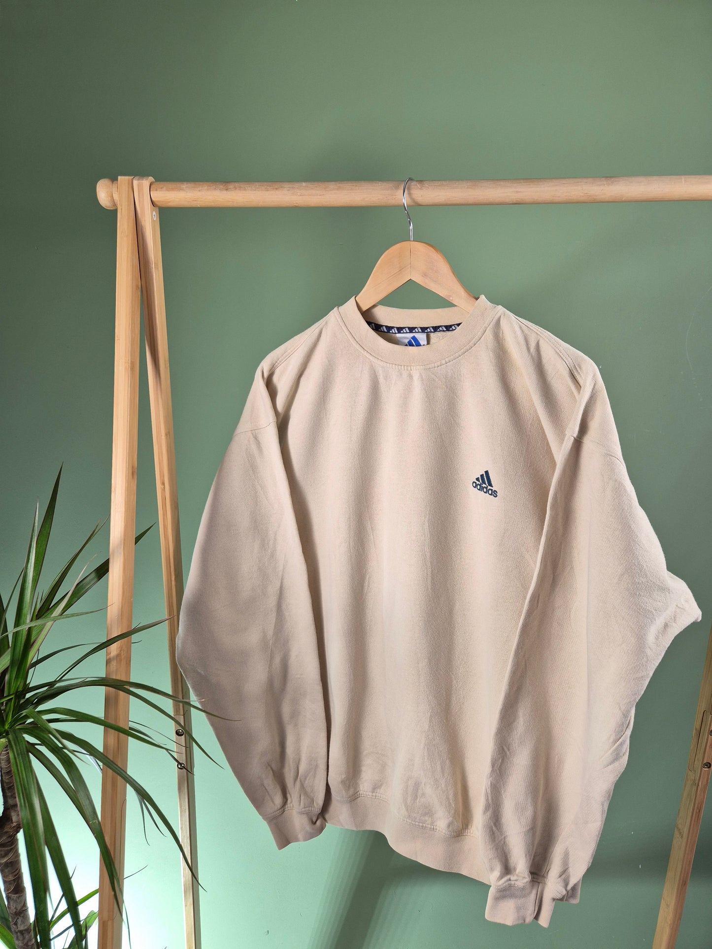 Adidas 90s chest logo sweater maat M