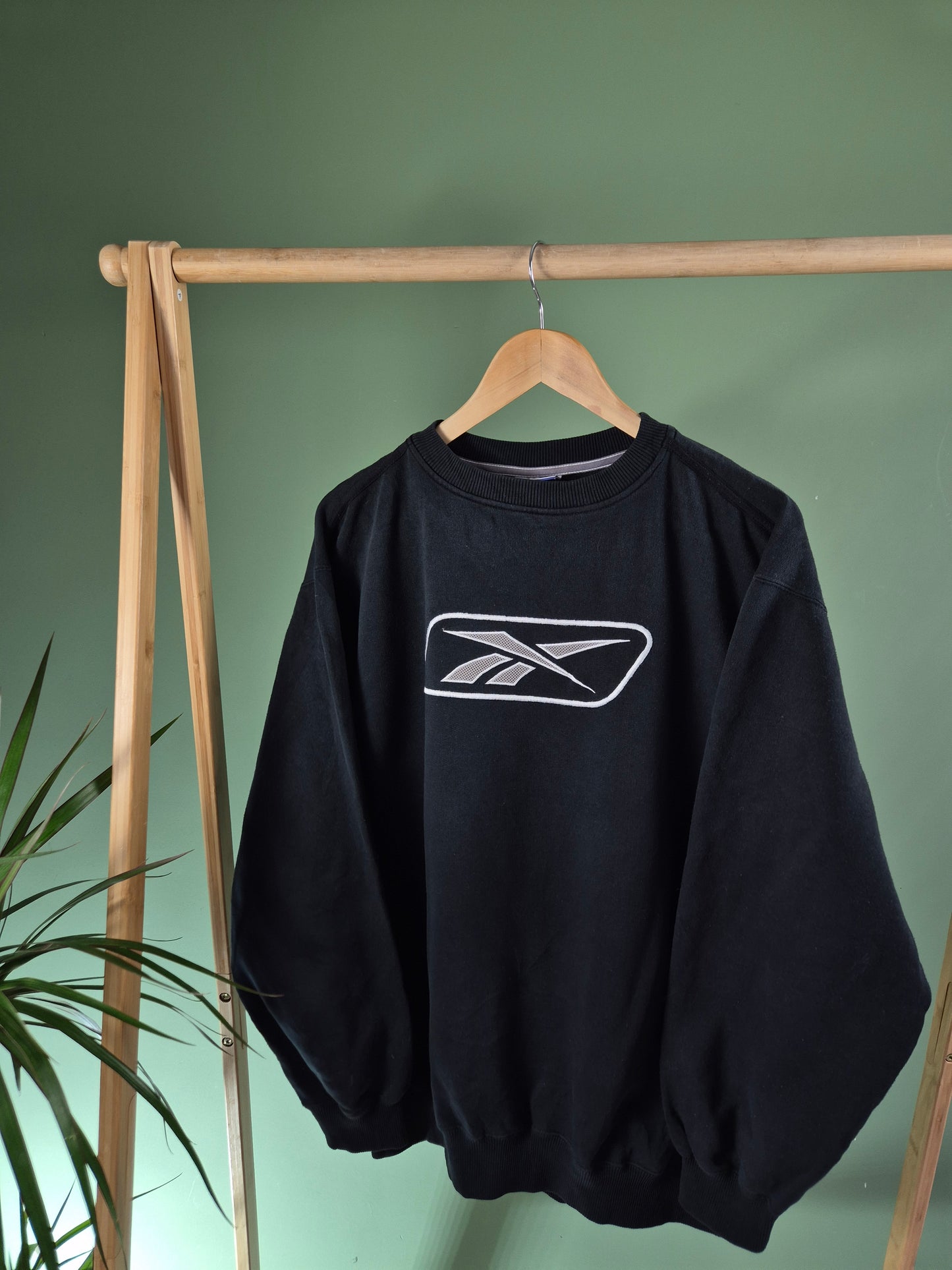 Reebok 00s front logo sweater maat M