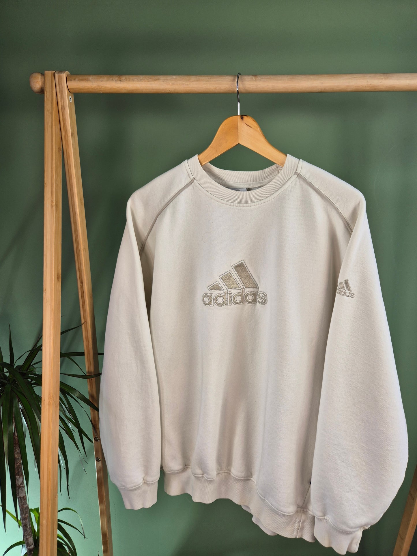 Adidas Front Logo Sweater Dames | Creme | Maat L