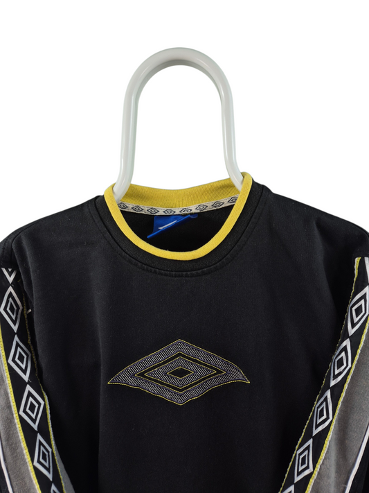 Umbro 90s Front Logo Sweater Heren | Zwart | Maat M