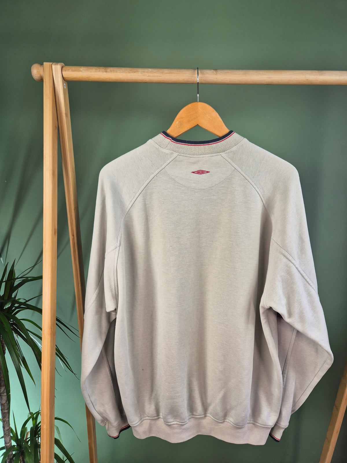 Umbro 90s Front Logo Sweater Heren | Beige | Maat L