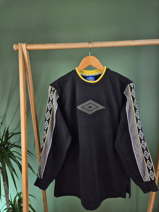 Umbro 90s Front Logo Sweater Heren | Zwart | Maat M
