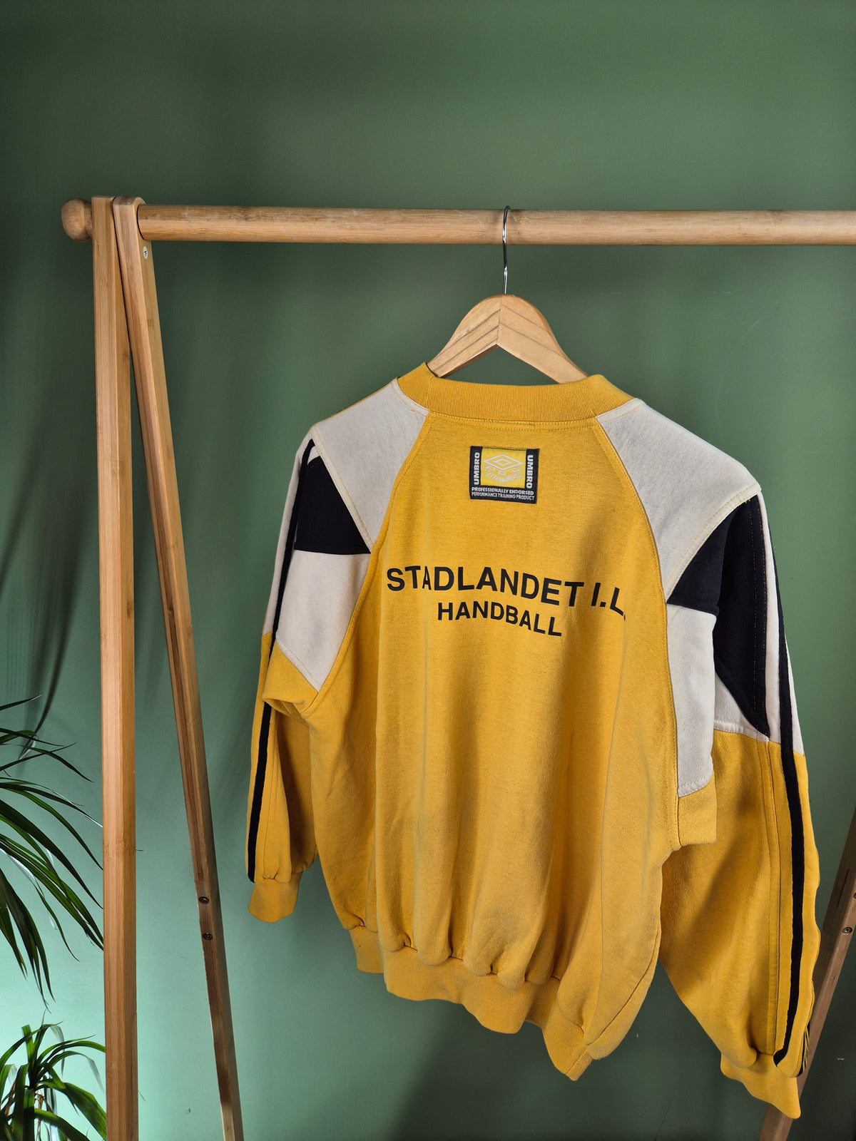Umbro 90s Sweater Heren | Geel | Maat S