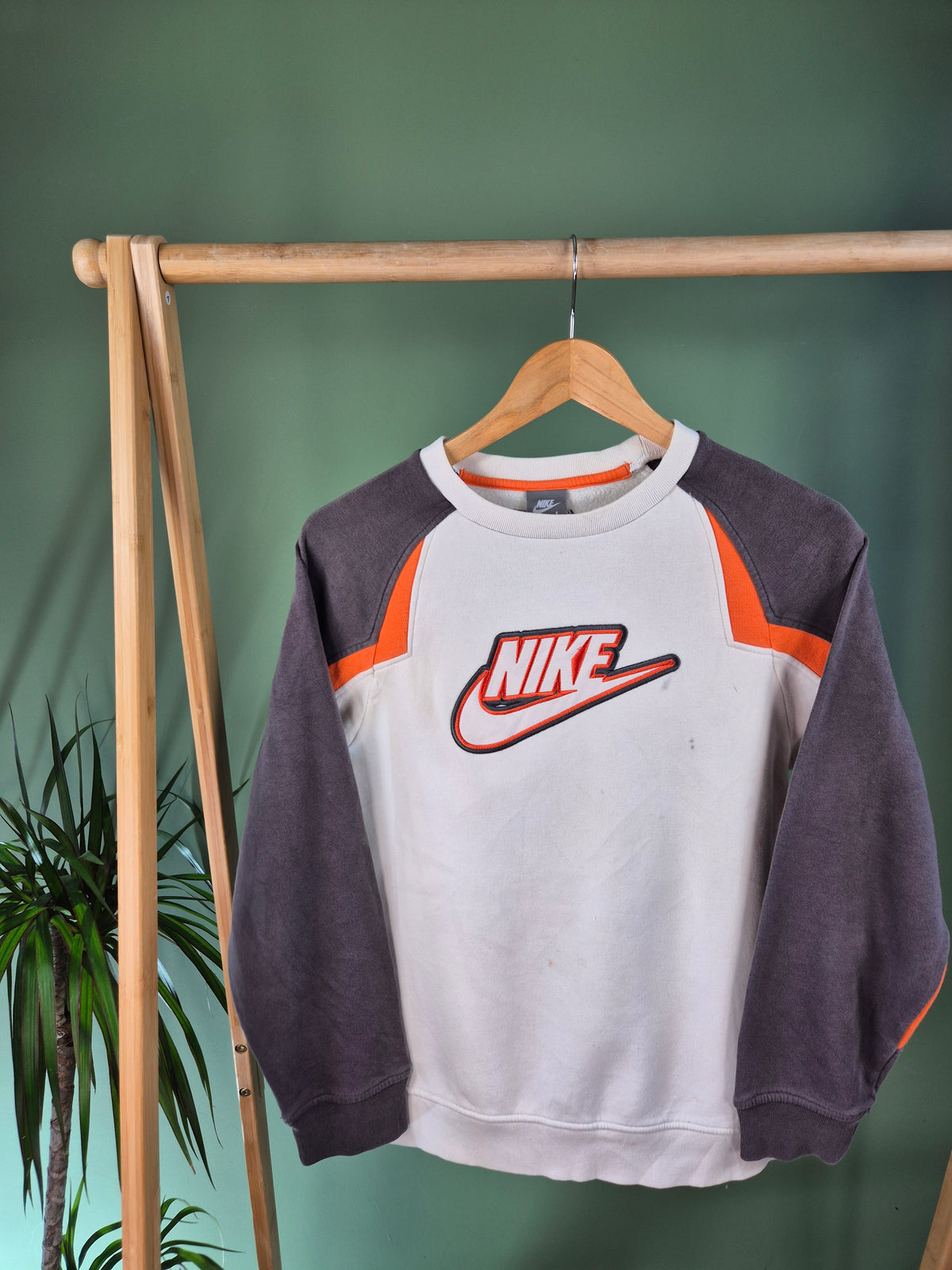Nike Front Logo Sweater Dames | Wit | Maat L