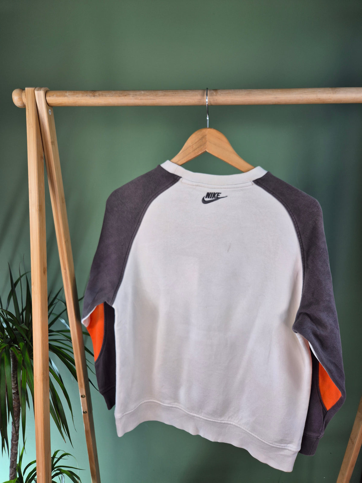 Nike Front Logo Sweater Dames | Wit | Maat L
