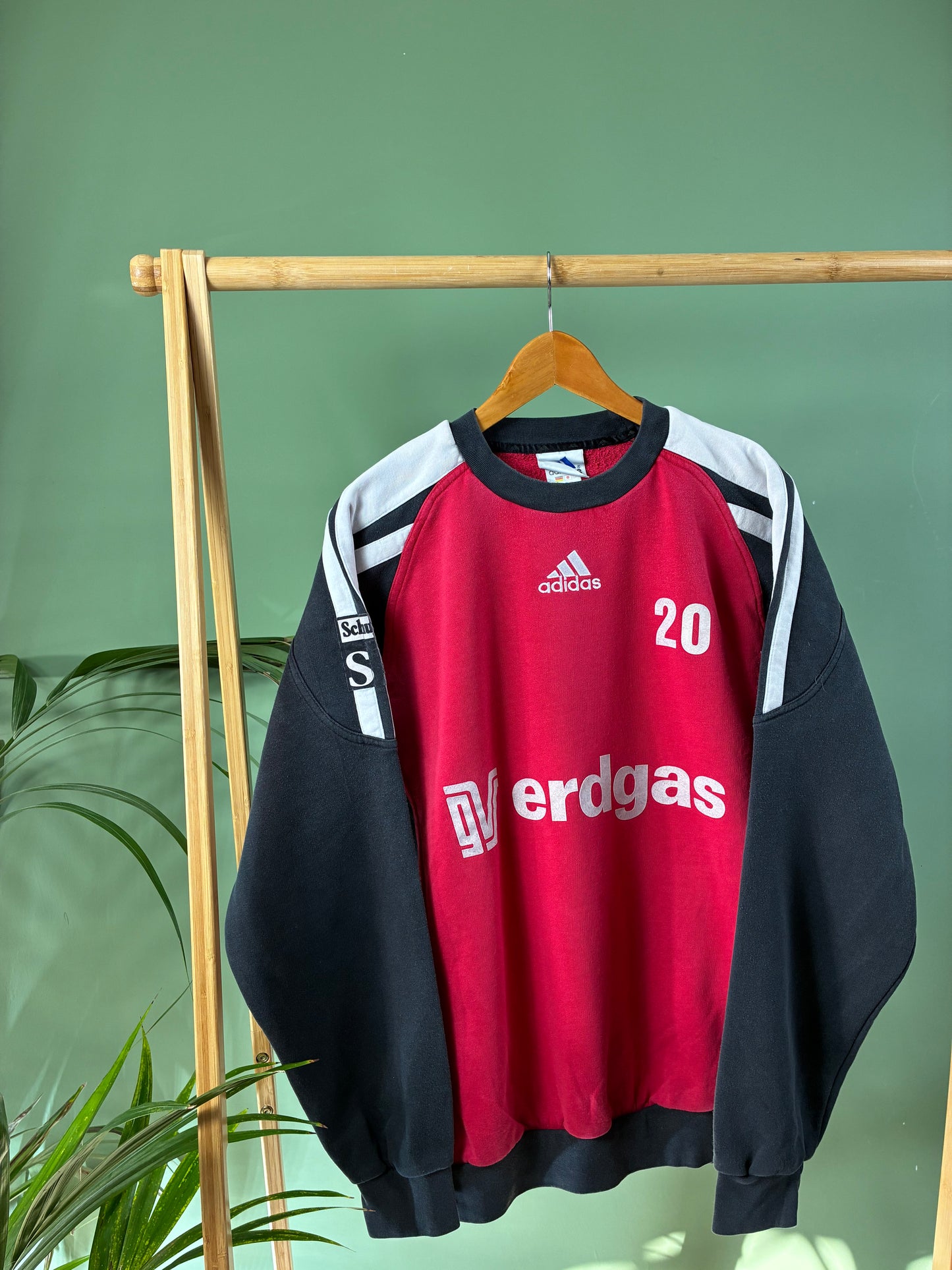 Adidas 90s center logo sweater maat M