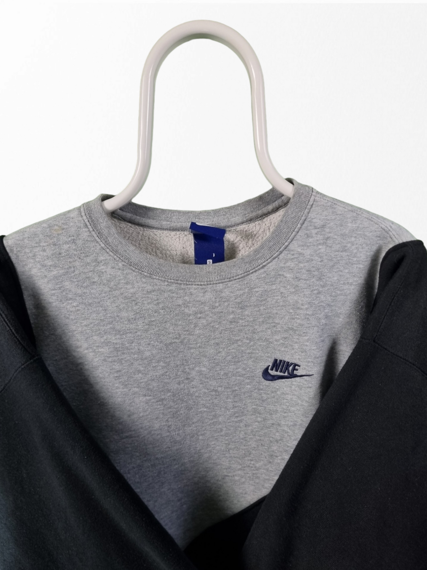 Nike chest logo rework sweater maat L