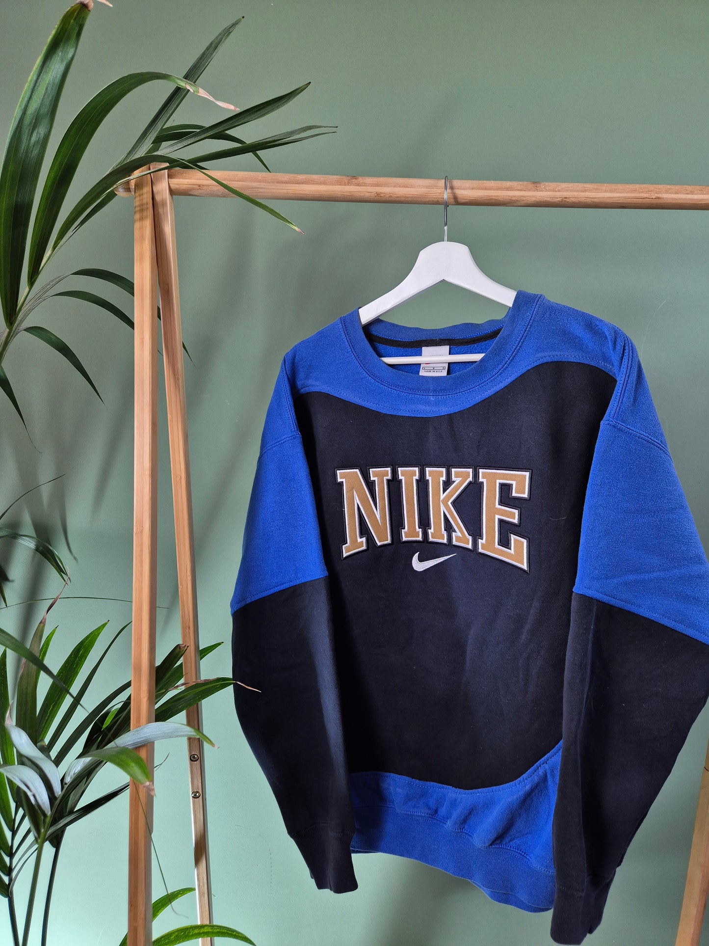 Nike 90s spell out sweater maat L
