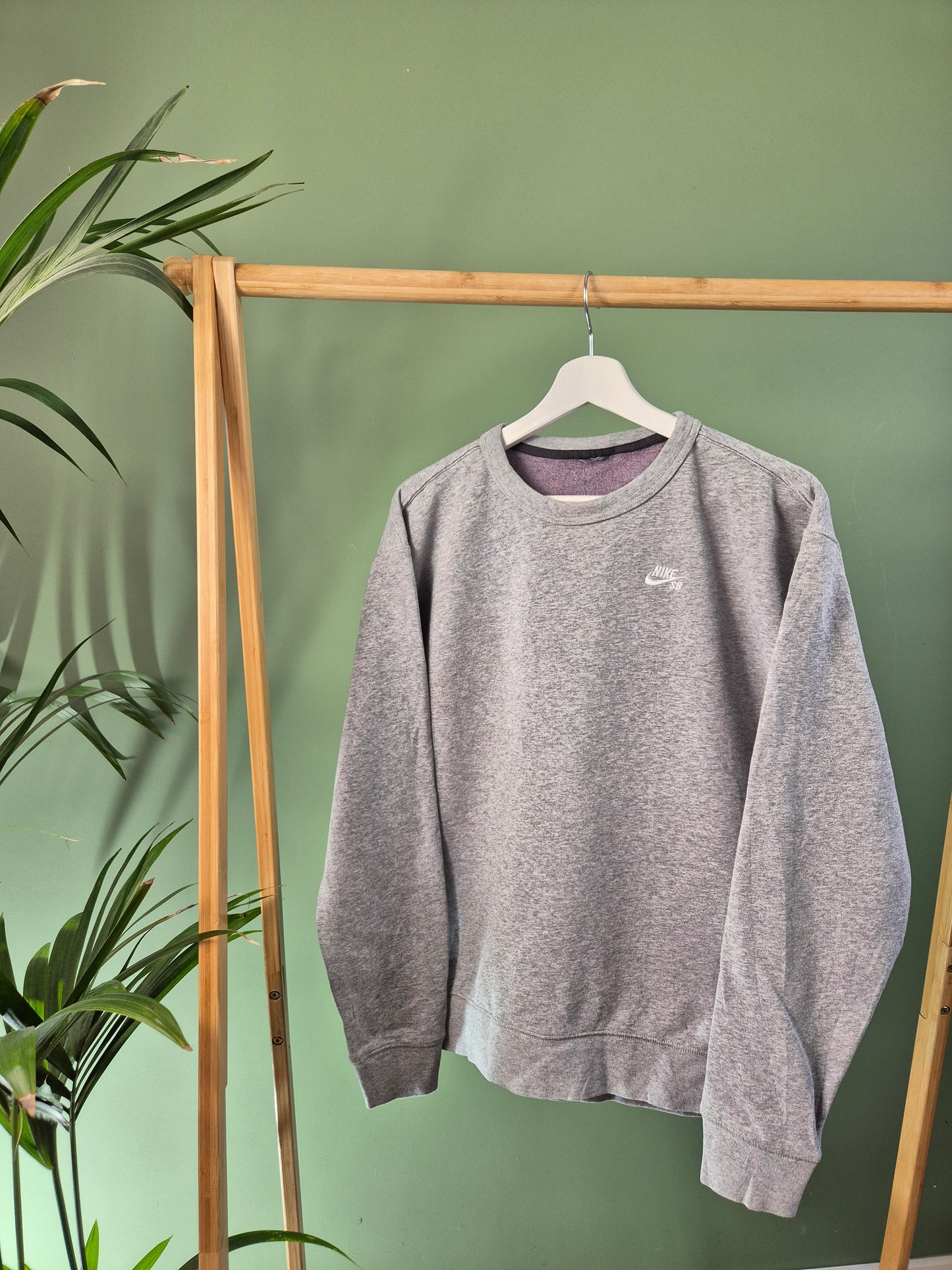 Nike chest logo sweater maat M